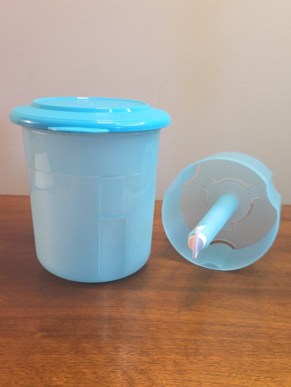 Vintage Tupperware Pickle Keeper Container 4522A-3